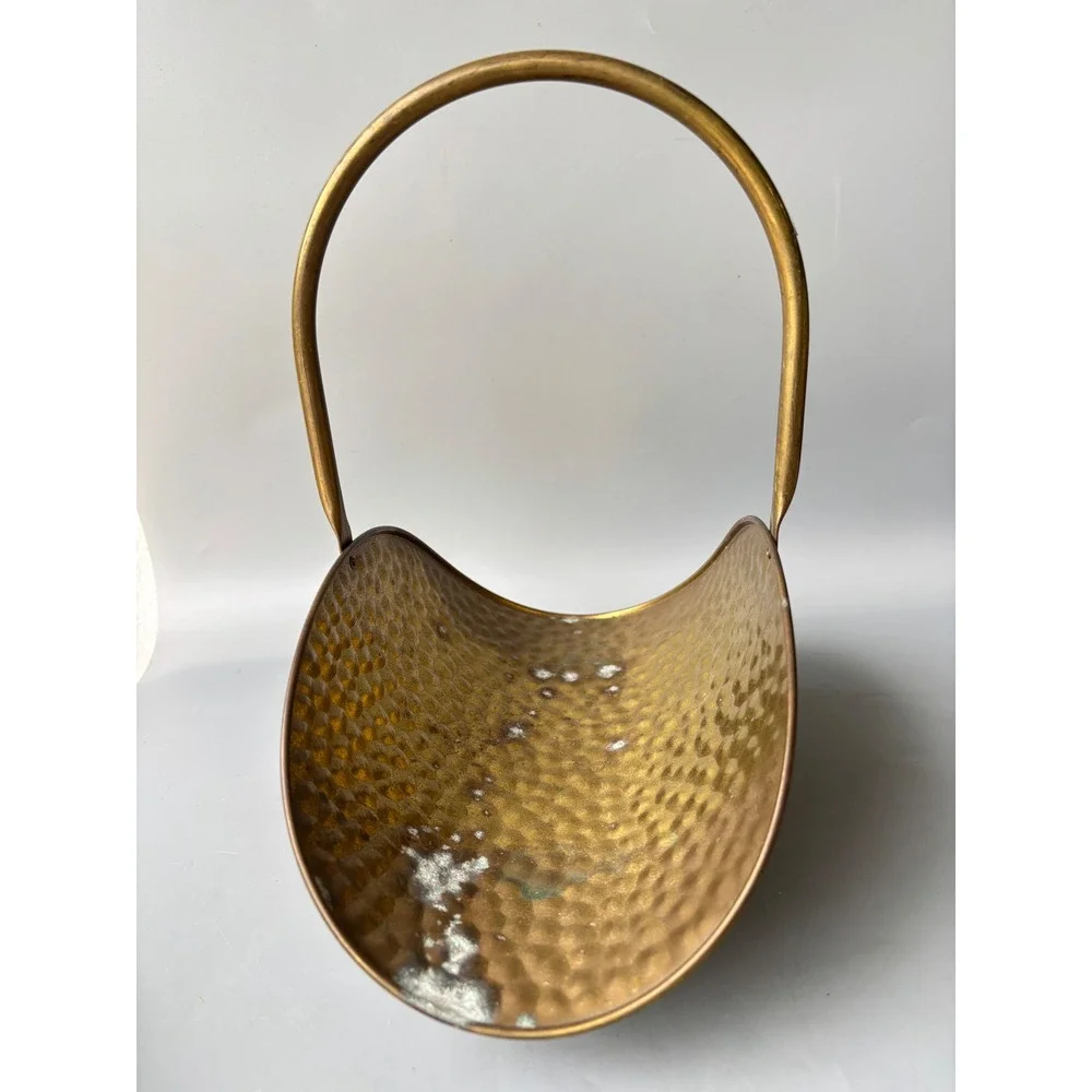 Vtg Hammered Brass Basket Pedestal‎ Scuttle Handle Decorative Bowl Mid Century